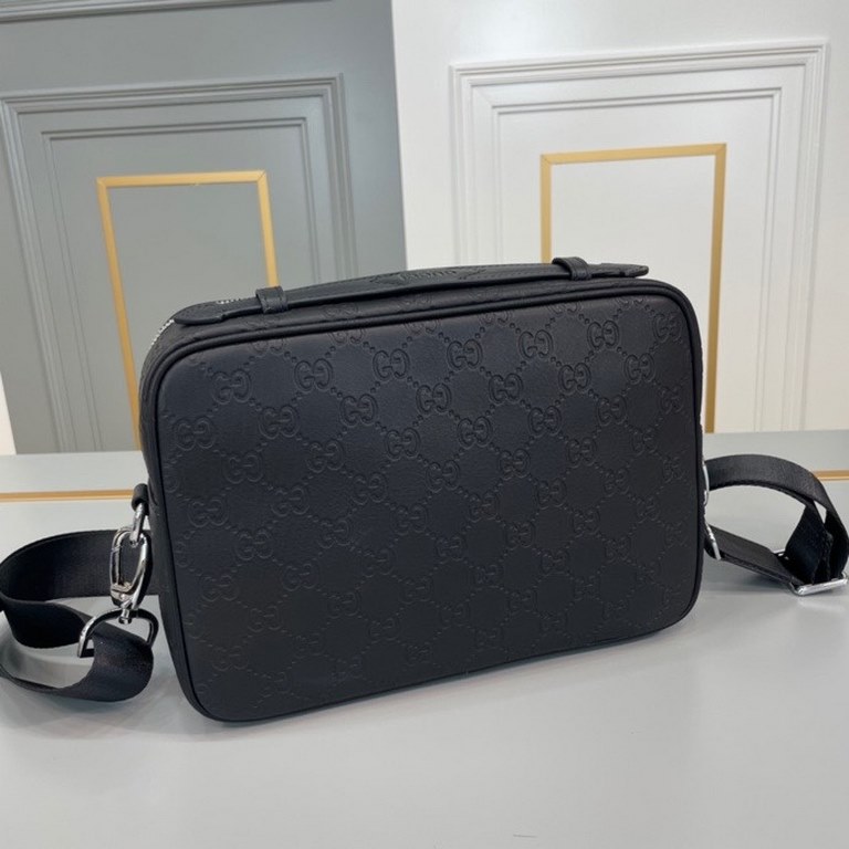 .  Original single goods [love] Gucci new original single genuine new counter with the same high-end men's casual cross-body bag   workmanship is super refined and elegant. With imported raw materials cowhide counter spe