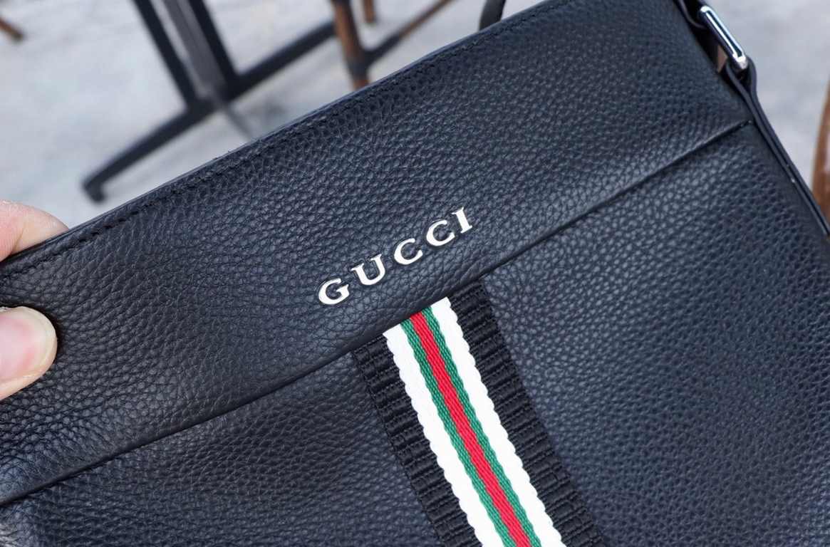 New coming (Model 33090-2)  Gucci gucci Casual men's bag. Imported head layer cowhide  , large capacity   more lightweight, simple and casual, sales champion. Travel must take him, handsome full, and this section is ofte