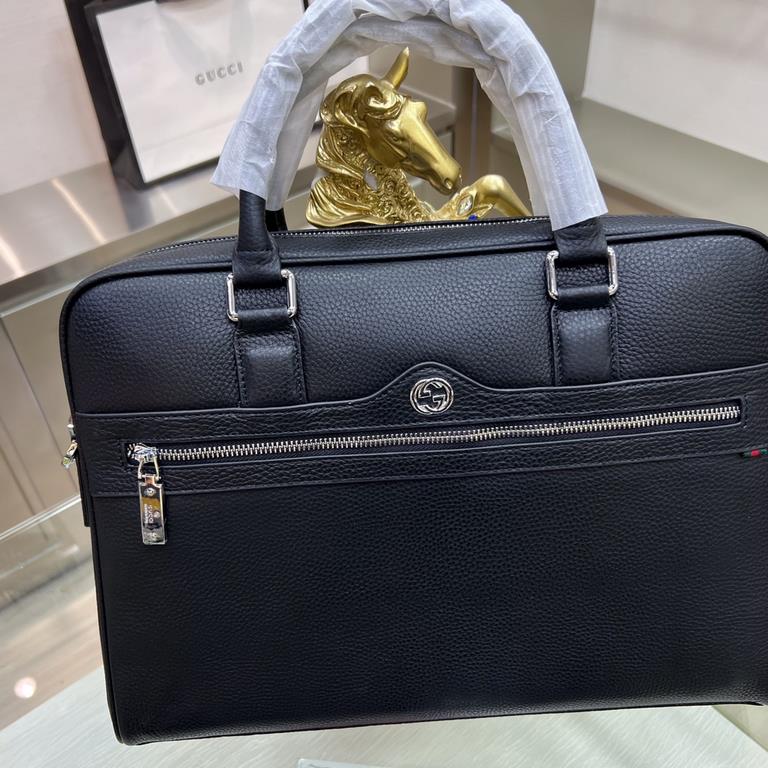 New - Tide   [GUCCI Gucci] briefcase   the most trendy and hottest models Imported head-layer cowhide leather, feel first-class   workmanship is very exquisite   show fashion and trend, presenting an inadvertent fashiona