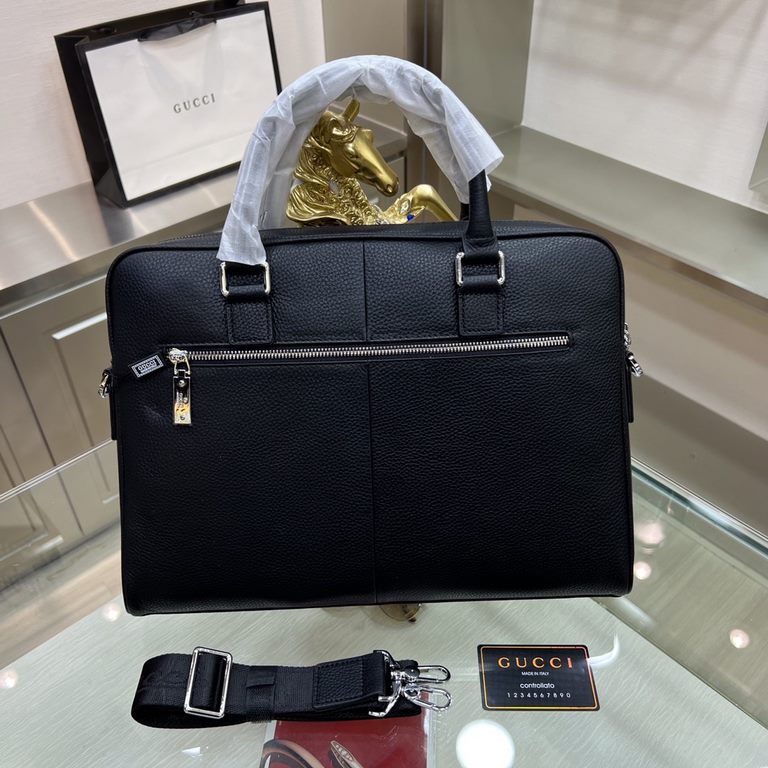 New - Tide   [GUCCI Gucci] briefcase   the most trendy and hottest models Imported head-layer cowhide leather, feel first-class   workmanship is very exquisite   show fashion and trend, presenting an inadvertent fashiona