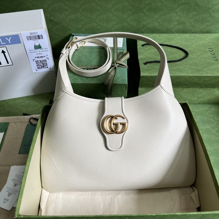 .  With a full set of original green box packaging GG  The Gucci Cosmogonie collection was unveiled at the historic Castello di Monte in Italy. The show featured a mix of aesthetic elements from different eras and geogra