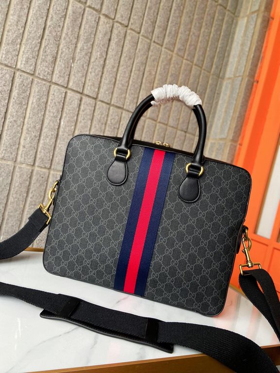 574973   High-end   The new GUCCI Ophidia collection presents a new design briefcase in GG Supreme synthetic canvas, featuring the brand's iconic webbing and double G-shaped hardware. The double handles and detachable sh