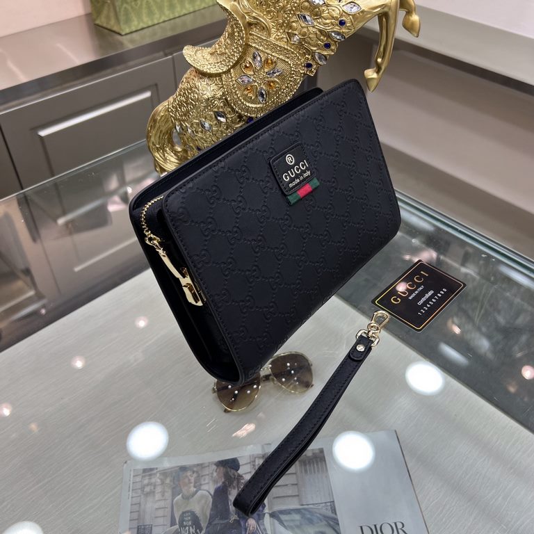 GUCCl (Gucci 66112-7)  Gucci new men's clutch bag, imported head layer cowhide leather, top hardware, with a combination lock, in the handbag series is really the best. Businessmen and trendsetters are applicable to the 