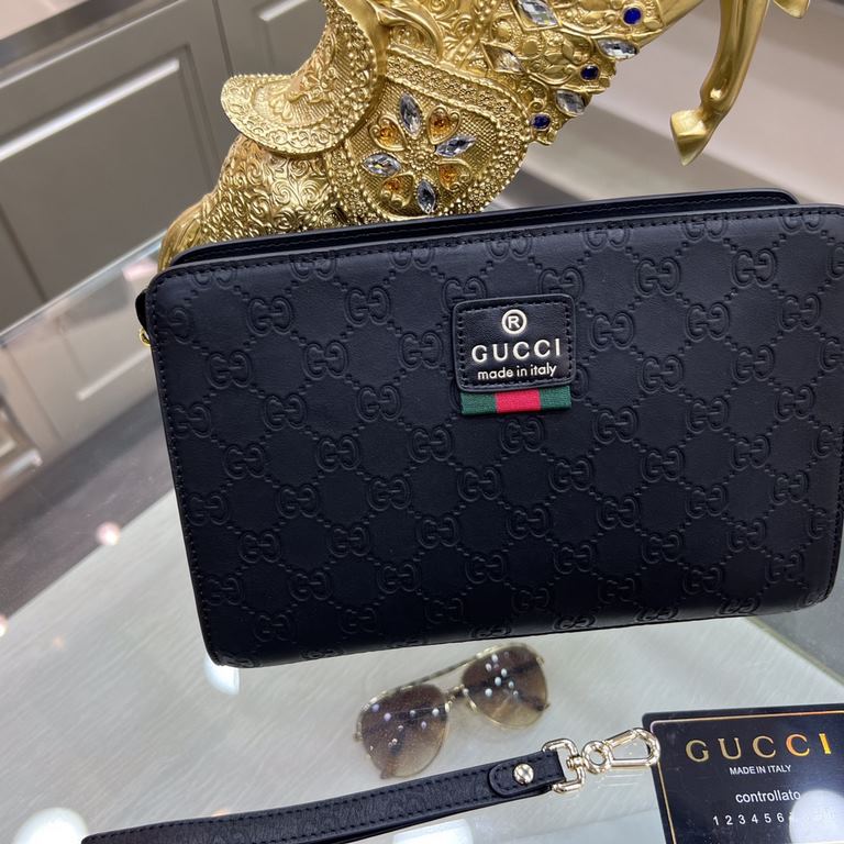 GUCCl (Gucci 66112-7)  Gucci new men's clutch bag, imported head layer cowhide leather, top hardware, with a combination lock, in the handbag series is really the best. Businessmen and trendsetters are applicable to the 