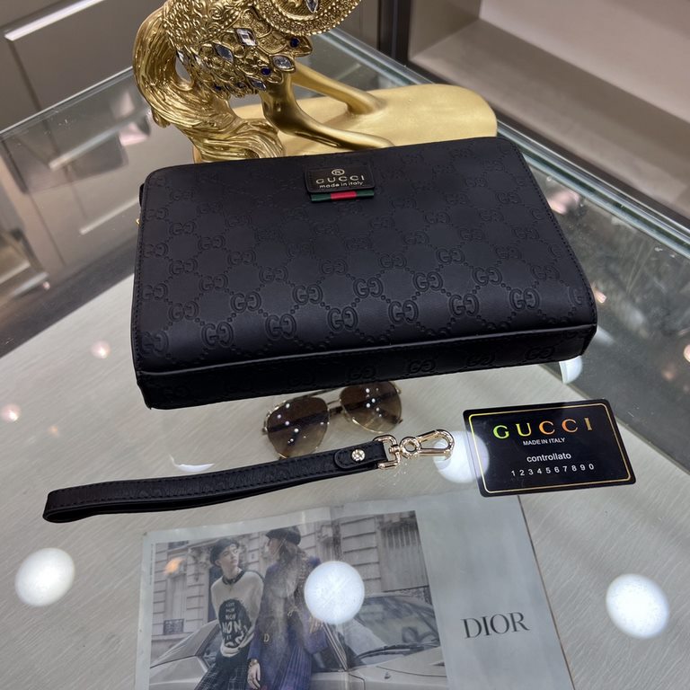 GUCCl (Gucci 66112-7)  Gucci new men's clutch bag, imported head layer cowhide leather, top hardware, with a combination lock, in the handbag series is really the best. Businessmen and trendsetters are applicable to the 