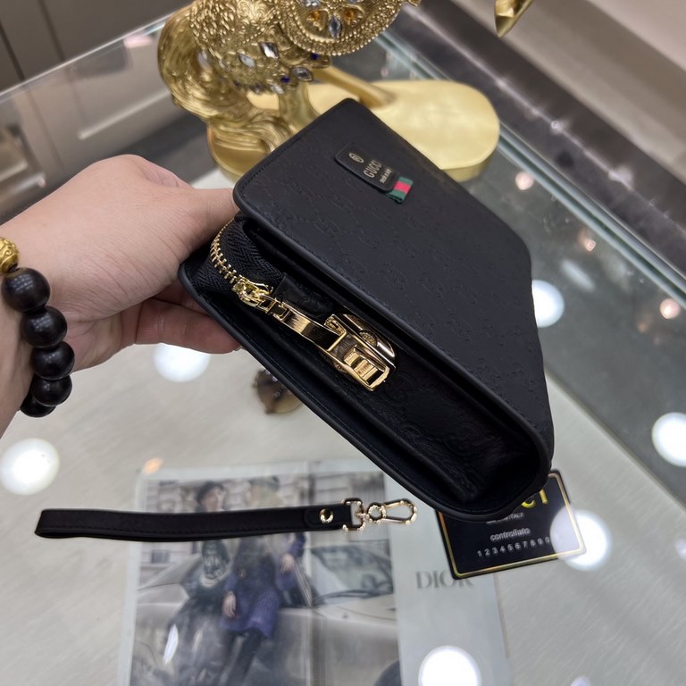 GUCCl (Gucci 66112-7)  Gucci new men's clutch bag, imported head layer cowhide leather, top hardware, with a combination lock, in the handbag series is really the best. Businessmen and trendsetters are applicable to the 