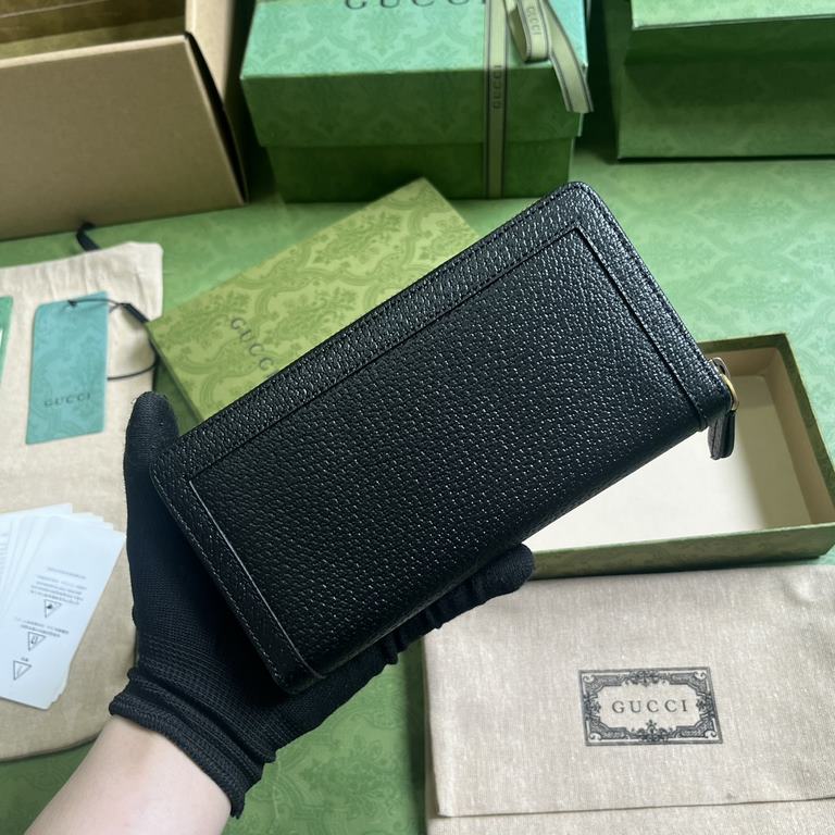 .   Comes with a full set of original green box packaging  GG Diana Collection Super Double G Bamboo Wallet. This full-zip wallet combines the brand's recognizable elements with bamboo hardware and monogrammed details. C