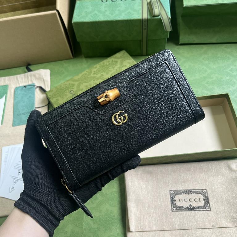 .   Comes with a full set of original green box packaging  GG Diana Collection Super Double G Bamboo Wallet. This full-zip wallet combines the brand's recognizable elements with bamboo hardware and monogrammed details. C