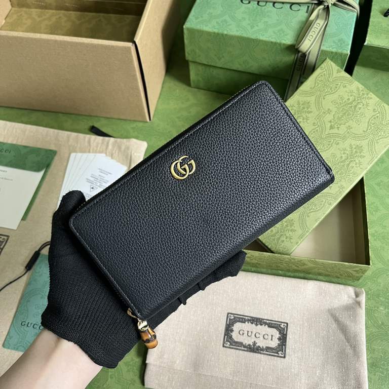 .   Comes with a full set of original green box packaging   GGG Marmont Collection Long Clip. Crafted in classic and durable black leather, this GG Marmont wallet is a classic addition to the Aria - Fashion Aria collecti