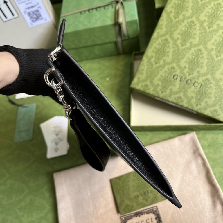 .  With full original green box packaging The G family  Marmont collection continues to grow with the introduction of this new slim clutch shape in glossy black leather. The mini stylized double black G hardware adds to 