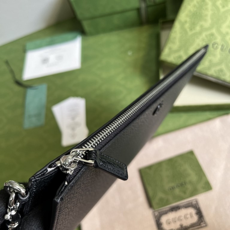 .  With full original green box packaging The G family  Marmont collection continues to grow with the introduction of this new slim clutch shape in glossy black leather. The mini stylized double black G hardware adds to 