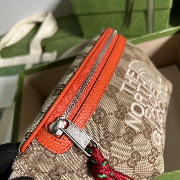 .   with a full set of original green box packaging  The North Face x Gucci Co-branded Waist BagThe North Face and Gucci share a similar history and values, as well as the same spirit of discovery, and the two brands are