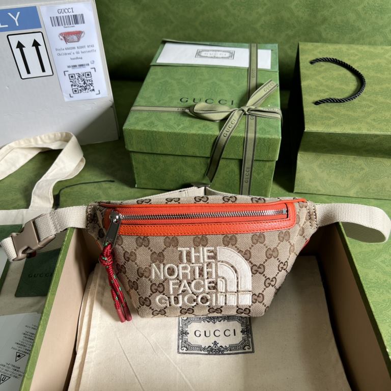 .   with a full set of original green box packaging  The North Face x Gucci Co-branded Waist BagThe North Face and Gucci share a similar history and values, as well as the same spirit of discovery, and the two brands are