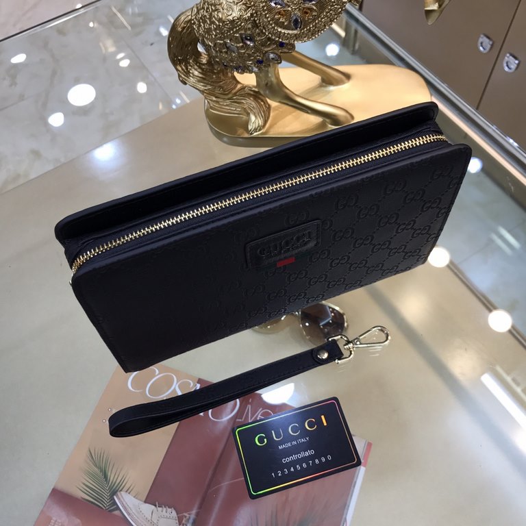 GUCCl (Gucci 8810-7)  Gucci fall and winter new men's clutch bag, imported head layer cowhide, top hardware, with a combination lock, in the handbag series is really the best. Businessmen and trendsetters are applicable 