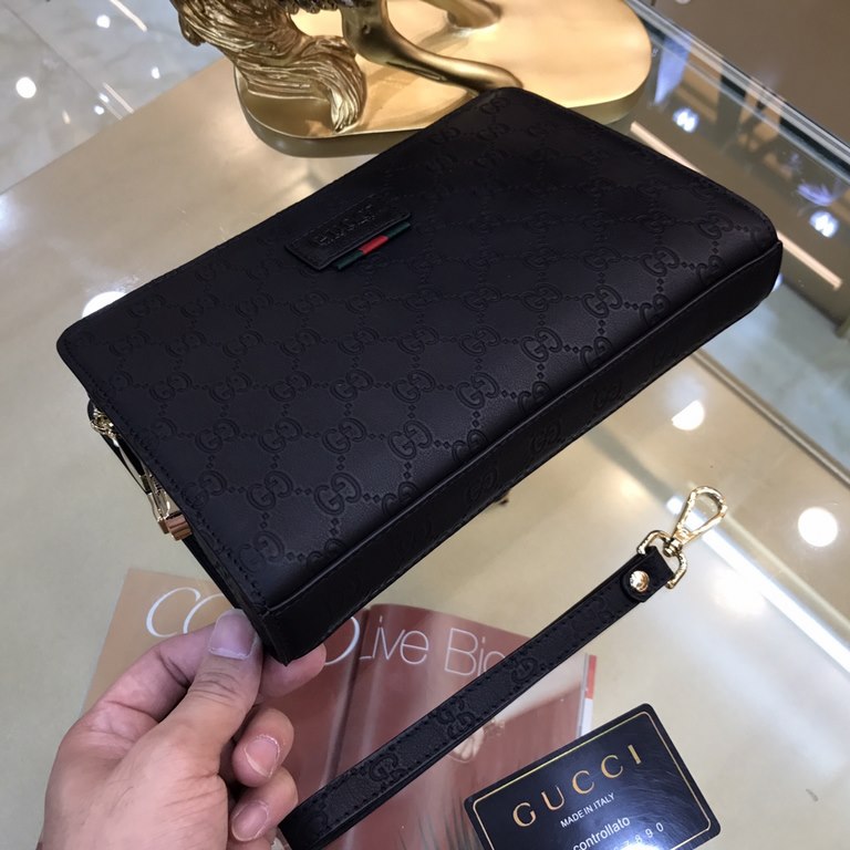 GUCCl (Gucci 8810-7)  Gucci fall and winter new men's clutch bag, imported head layer cowhide, top hardware, with a combination lock, in the handbag series is really the best. Businessmen and trendsetters are applicable 