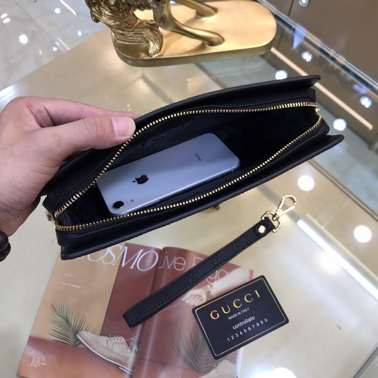 GUCCl (Gucci 8810-7)  Gucci fall and winter new men's clutch bag, imported head layer cowhide, top hardware, with a combination lock, in the handbag series is really the best. Businessmen and trendsetters are applicable 