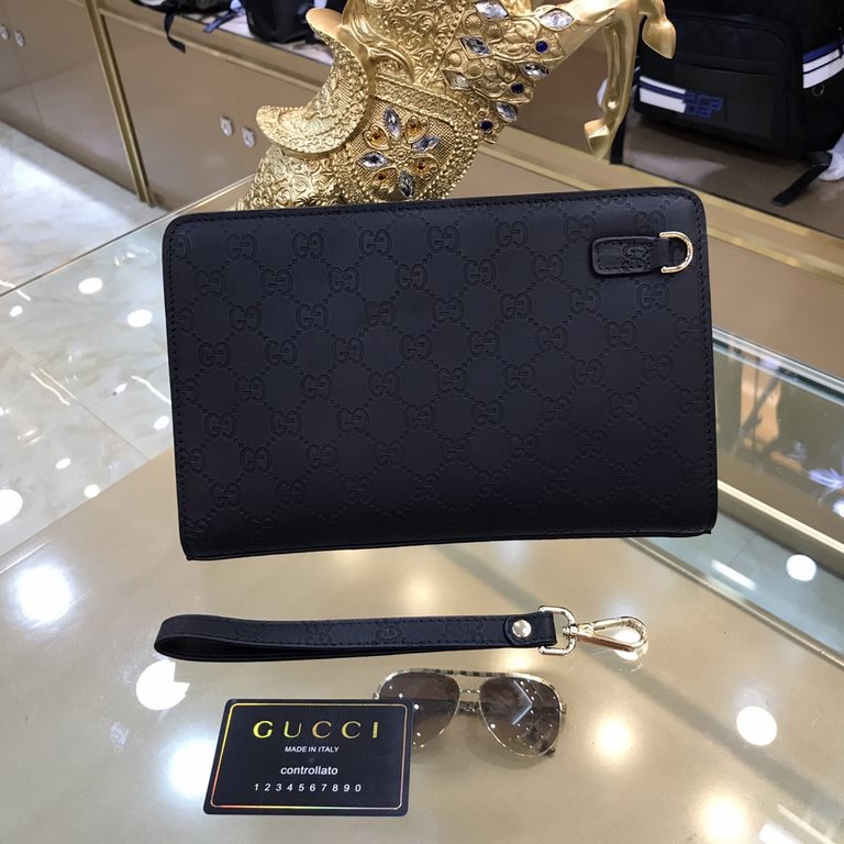 GUCCl (Gucci 8810-7)  Gucci fall and winter new men's clutch bag, imported head layer cowhide, top hardware, with a combination lock, in the handbag series is really the best. Businessmen and trendsetters are applicable 