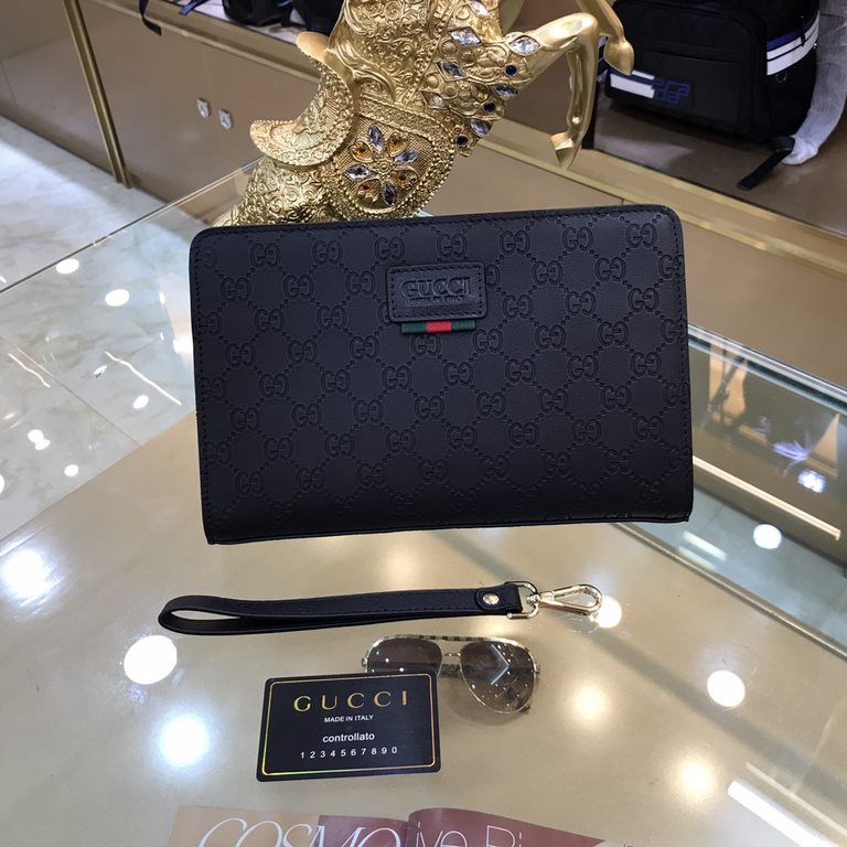 GUCCl (Gucci 8810-7)  Gucci fall and winter new men's clutch bag, imported head layer cowhide, top hardware, with a combination lock, in the handbag series is really the best. Businessmen and trendsetters are applicable 