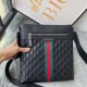 top goods Gucci crossbody bags    classic hot shipping pull, without adding any effect) top imported original cowhide, ultra-high definition hardware logo logo, ultra-comfortable feel soft soft leather, ultra-high-tech p