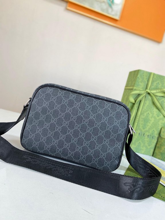 秘秘 Gucci    Counter the latest explosion of men's crossbody bags, heavy money to create a new channel goods   energetic   ideal for men's   the original hardware  LOGO clear and unparalleled   top layer of cowhide   qual