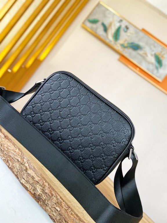 秘秘 [Gucci 】     counter the latest explosion of men's crossbody bags, heavy money to create a new channel goods   energetic   ideal for men's   original hardware  LOGO clear as a bell   top layer of cowhide   Quality is 