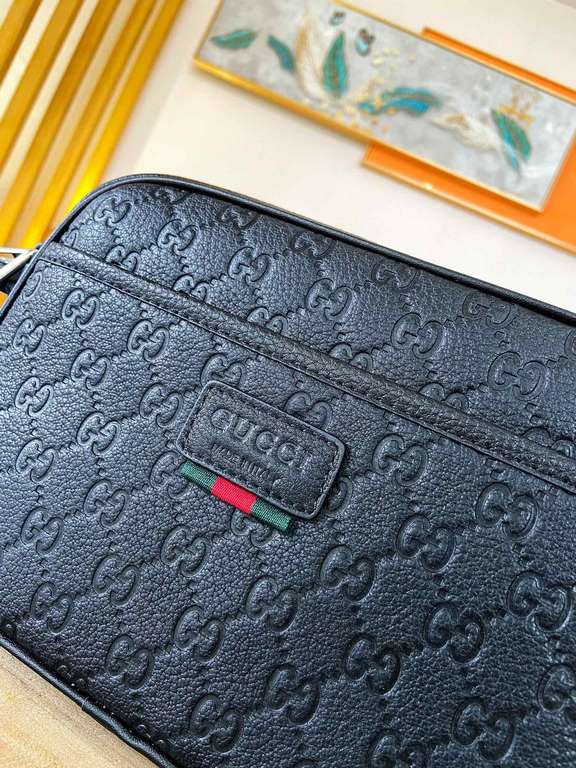 秘秘 [Gucci 】     counter the latest explosion of men's crossbody bags, heavy money to create a new channel goods   energetic   ideal for men's   original hardware  LOGO clear as a bell   top layer of cowhide   Quality is 