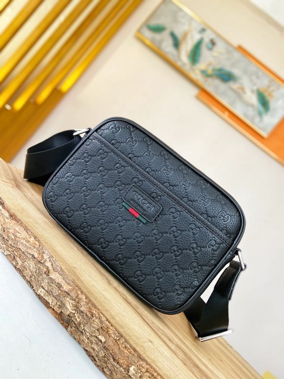 秘秘 [Gucci 】     counter the latest explosion of men's crossbody bags, heavy money to create a new channel goods   energetic   ideal for men's   original hardware  LOGO clear as a bell   top layer of cowhide   Quality is 