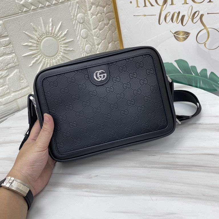 The GG Print Embossed Messenger Bag, a classic travel accessory revisited in a new color palette for the Gucci Love March collection, combines the softness of GG leather with the embossing of the brand's logo on the body