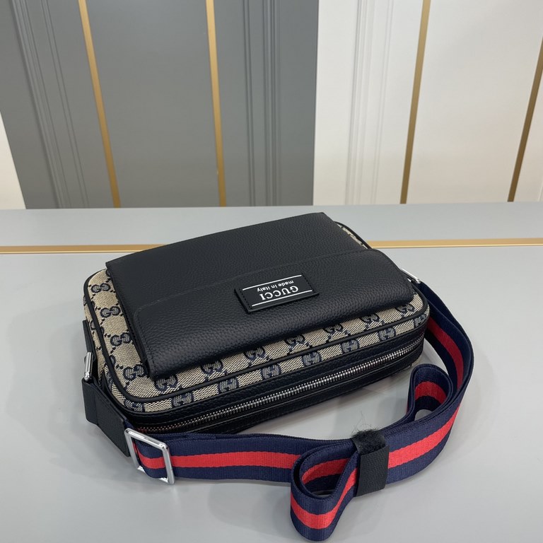 Original single goods [love] Gucci new original single authentic new counter with the same high-end men's casual cross-body bag   workmanship is super refined and elegant. With imported raw materials cowhide counter spec