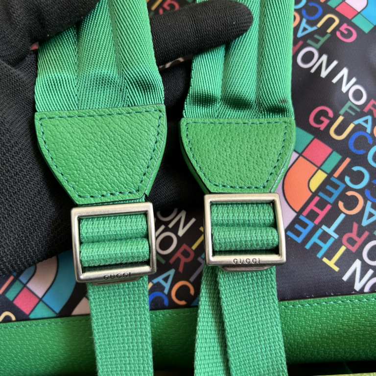 .  With a full set of original green box packaging The North Face x Gucci co-branded series of backpacks UNHAN 9169, The North Face and Gucci have a similar development history and values, and uphold the same spirit of e