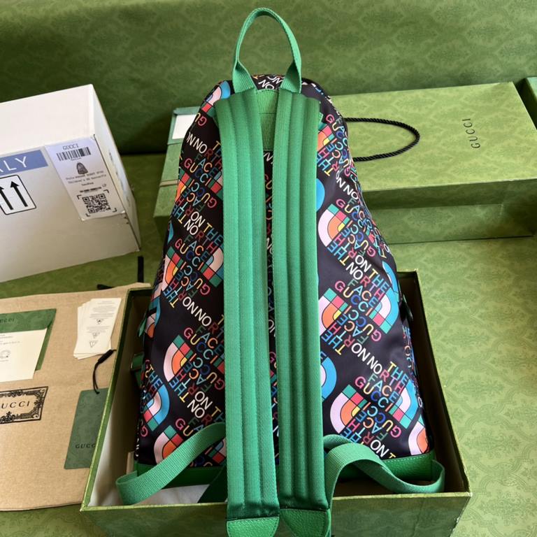 .  With a full set of original green box packaging The North Face x Gucci co-branded series of backpacks UNHAN 9169, The North Face and Gucci have a similar development history and values, and uphold the same spirit of e