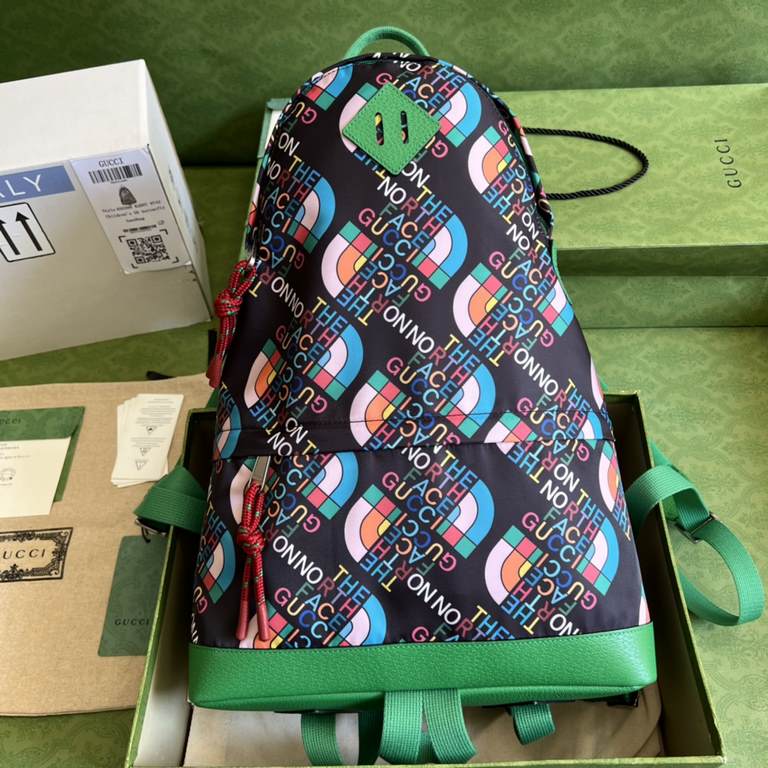 .  With a full set of original green box packaging The North Face x Gucci co-branded series of backpacks UNHAN 9169, The North Face and Gucci have a similar development history and values, and uphold the same spirit of e