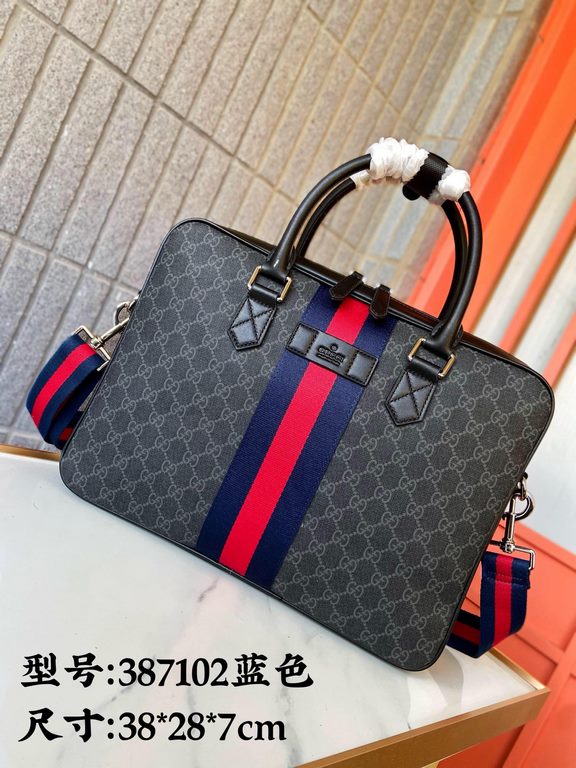 387102 High-end   The new GUCCI Ophidia collection presents a new design briefcase in GG Supreme synthetic canvas, featuring the brand's iconic webbing and double G-shaped hardware. The double handles and detachable shou