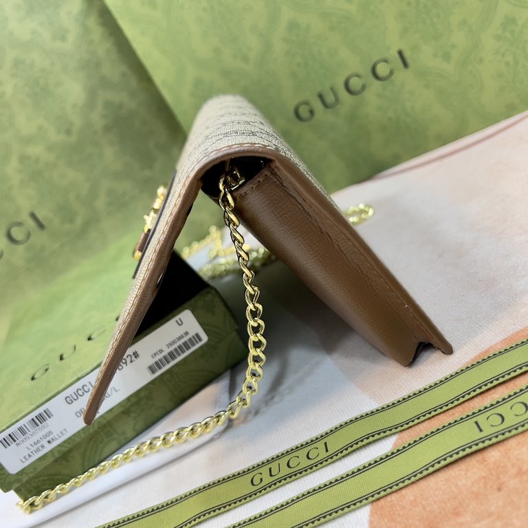 New to the SpringSummer collection is the Gucci 1955 Horsebit Card Case made of GG Supreme premium faux canvas and brown leather.The collection features the same double ring and long stripes as the handbag.This detail is