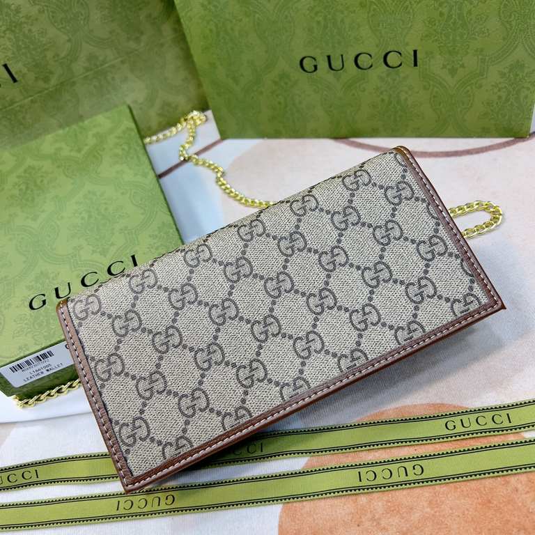 New to the SpringSummer collection is the Gucci 1955 Horsebit Card Case made of GG Supreme premium faux canvas and brown leather.The collection features the same double ring and long stripes as the handbag.This detail is