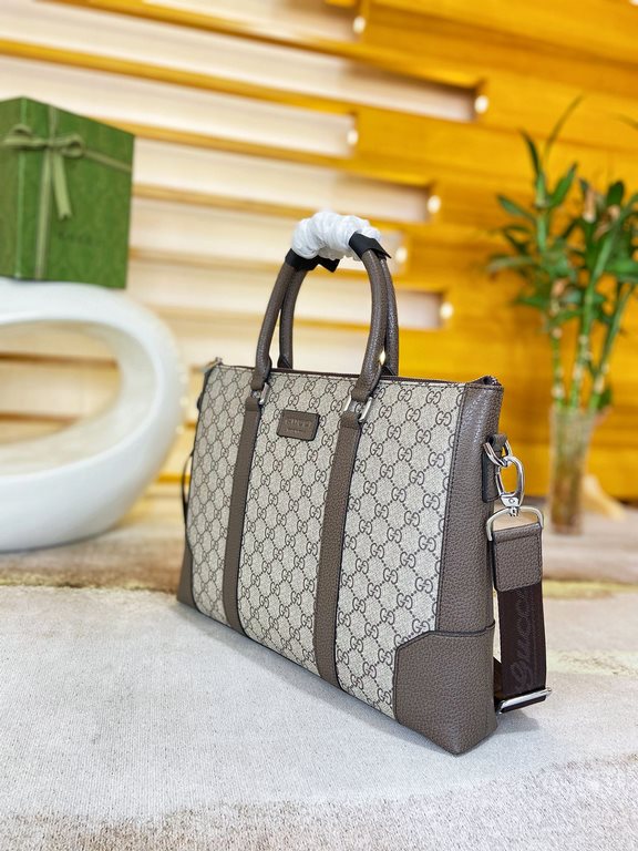 秘 [Gucci Briefcase]     Italian Milan counter new    Imported special fabrics with cowhide  [Strong] Casual Outdoor Backpacks, Calling Counter      Top Original Single Goods  [Strong] That texture is impeccable. Unique i