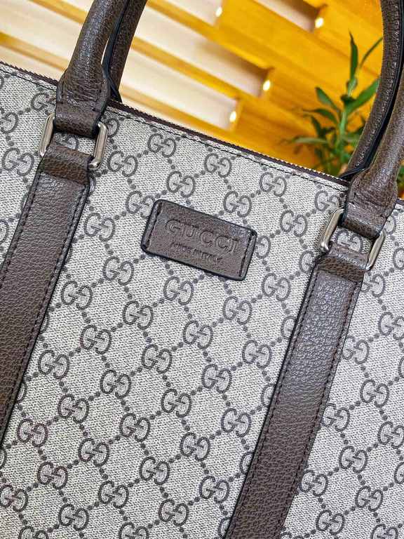 秘 [Gucci Briefcase]     Italian Milan counter new    Imported special fabrics with cowhide  [Strong] Casual Outdoor Backpacks, Calling Counter      Top Original Single Goods  [Strong] That texture is impeccable. Unique i