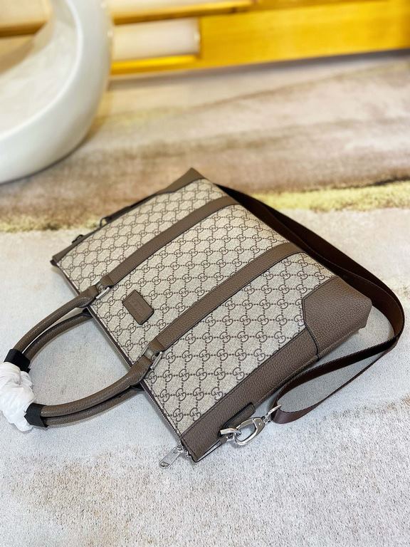 秘 [Gucci Briefcase]     Italian Milan counter new    Imported special fabrics with cowhide  [Strong] Casual Outdoor Backpacks, Calling Counter      Top Original Single Goods  [Strong] That texture is impeccable. Unique i