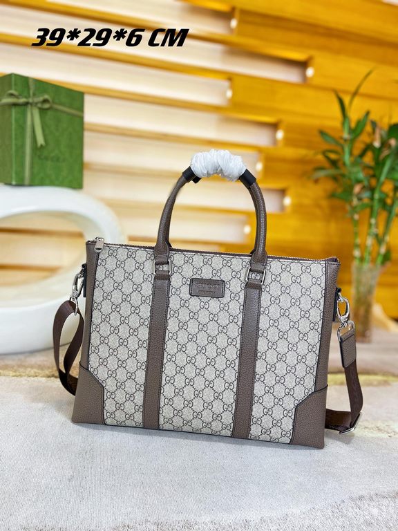 秘 [Gucci Briefcase]     Italian Milan counter new    Imported special fabrics with cowhide  [Strong] Casual Outdoor Backpacks, Calling Counter      Top Original Single Goods  [Strong] That texture is impeccable. Unique i