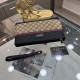 Gucci Gucci   new clutch bag, high-end quality fabrics with imported double G leather, is undoubtedly this season's much sought-after beautiful points! Low-key luxury, feel comfortable, simple and refreshing design more 