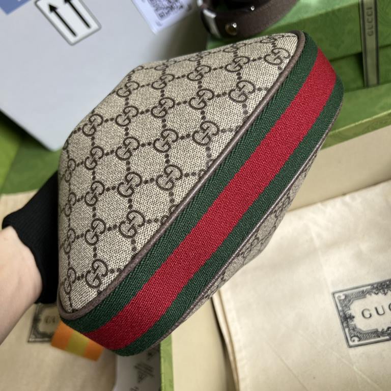 .  With a full set of original green box packaging GG Gucci Attache Series Small Shoulder Backpack The Gucci Love March collection is a refreshed interpretation of the brand's canonical elements, paying homage to the end