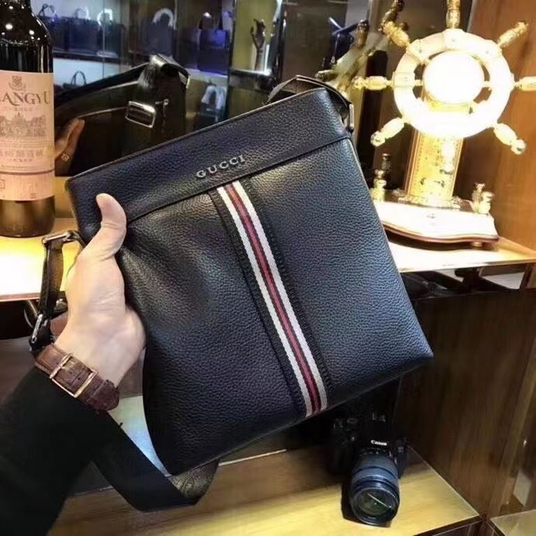 New coming (Model 0207)  Gucci gucci  Casual men's bag. Imported head layer cowhide , large capacity  relatively lightweight, simple and casual, sales champion. Going out traveling must take him, handsome full, and this 