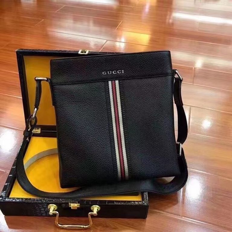 New coming (Model 0207)  Gucci gucci  Casual men's bag. Imported head layer cowhide , large capacity  relatively lightweight, simple and casual, sales champion. Going out traveling must take him, handsome full, and this 