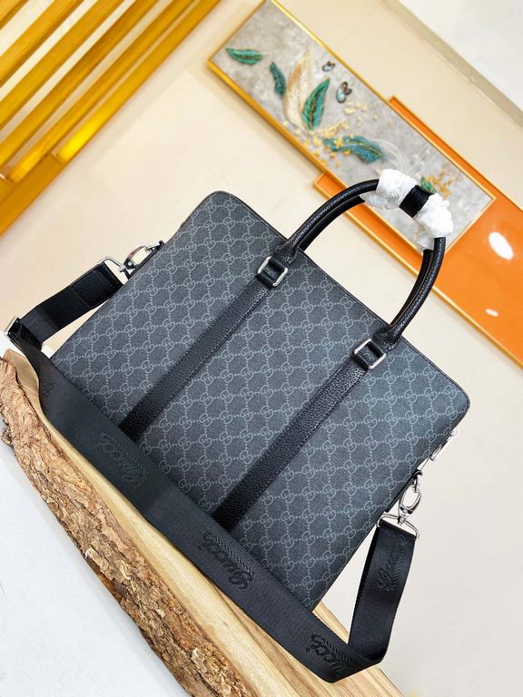 秘 [Gucci Briefcase]     Italian Milan counter new    Imported special fabrics with cowhide  [Strong] Casual Outdoor Backpacks, Calling Counter      Top Original Single Goods  [Strong] That texture is impeccable. Unique i