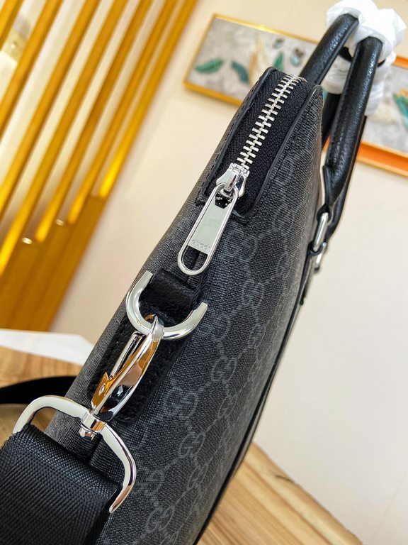 秘 [Gucci Briefcase]     Italian Milan counter new    Imported special fabrics with cowhide  [Strong] Casual Outdoor Backpacks, Calling Counter      Top Original Single Goods  [Strong] That texture is impeccable. Unique i