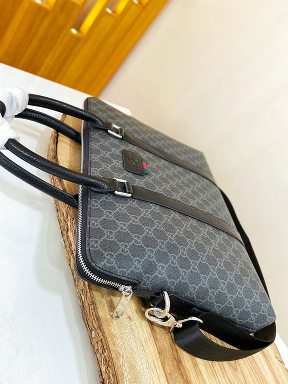 秘 [Gucci Briefcase]     Italian Milan counter new    Imported special fabrics with cowhide  [Strong] Casual Outdoor Backpacks, Calling Counter      Top Original Single Goods  [Strong] That texture is impeccable. Unique i