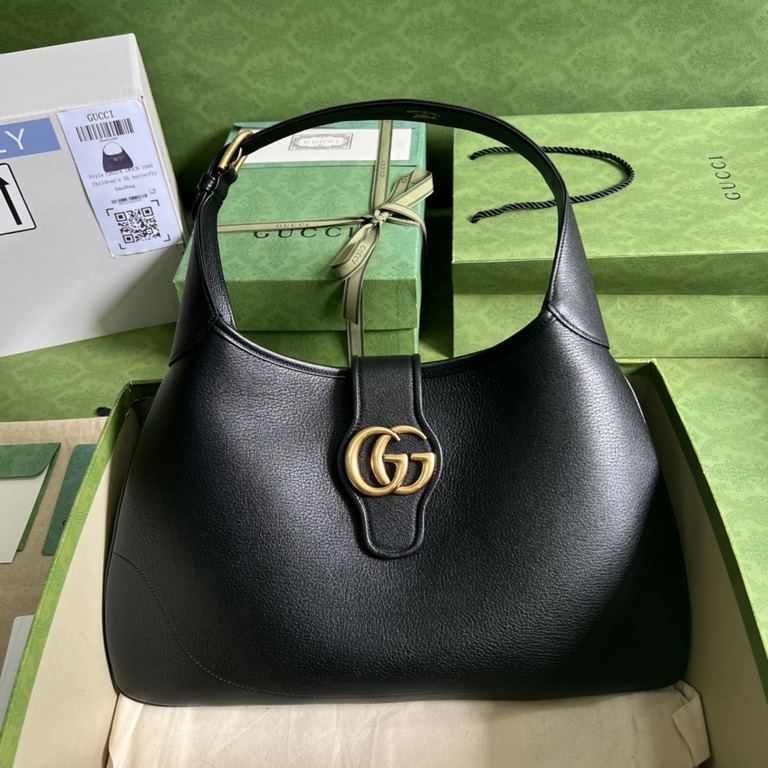 .  With a full set of original green box packaging GG  The Gucci Cosmogonie collection was unveiled at the historic Castello di Monte in Italy. The show featured a mix of aesthetic elements from different eras and geogra