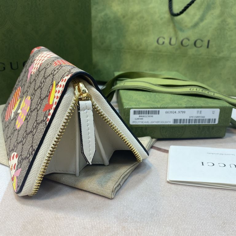 gucci latest     heart-shaped apple! Counter quality, physical real shot! Model No. 663924  Size 19x10x2.5cm