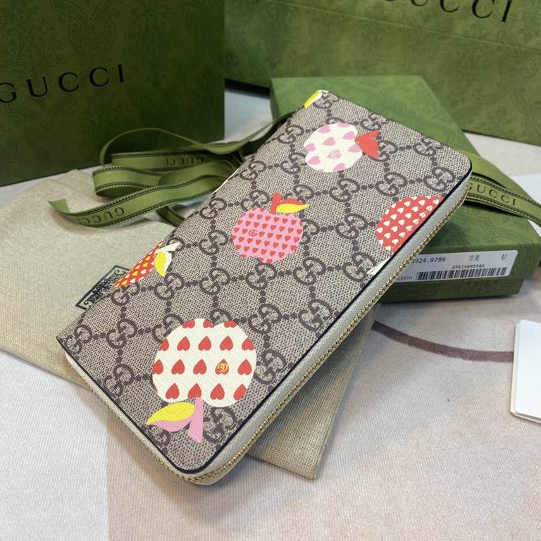 gucci latest     heart-shaped apple! Counter quality, physical real shot! Model No. 663924  Size 19x10x2.5cm