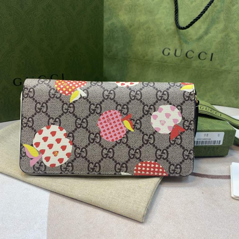 gucci latest     heart-shaped apple! Counter quality, physical real shot! Model No. 663924  Size 19x10x2.5cm